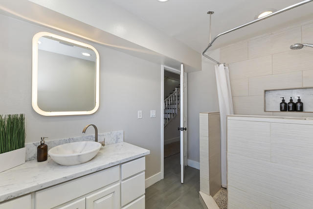 271 Bluebird Court, Big Bear CA: https://media.crmls.org/mediaz/c13330da-abb7-4c10-96a7-49254372cbeb.jpg