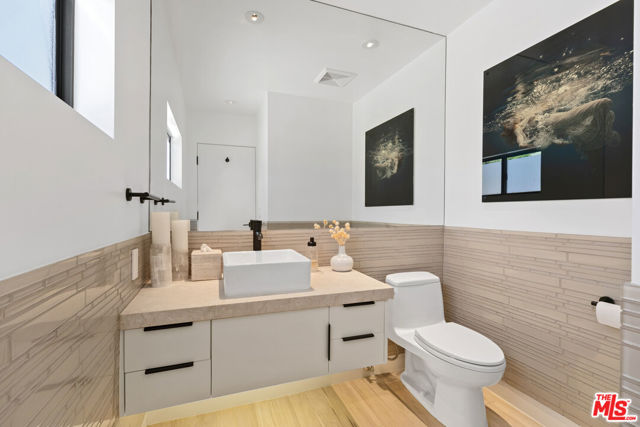 24928 Malibu Road, Malibu CA: https://media.crmls.org/mediaz/c1335c09-7612-47ab-a4d4-d78247e04e46.jpg