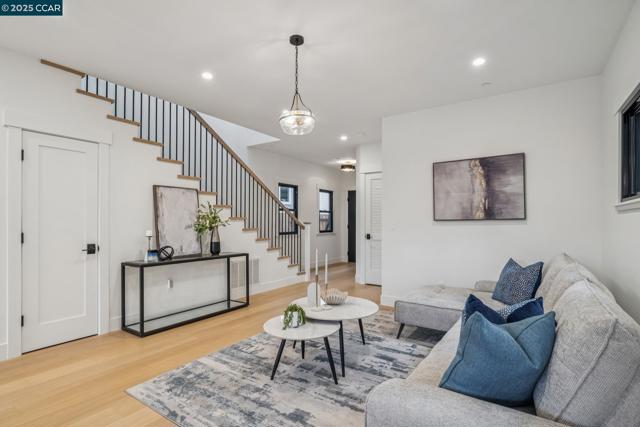1126 Brighton Ave, Albany CA: https://media.crmls.org/mediaz/c133830c-0489-4b63-a47b-90747ee81785.jpg
