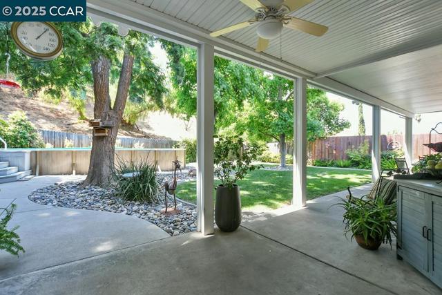 308 Bluerock Drive, Antioch CA: https://media.crmls.org/mediaz/c1339051-e559-4946-ae47-5699c836b7c8.jpg