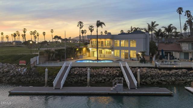 3097 Bayshore Avenue, Ventura CA: https://media.crmls.org/mediaz/c133f70d-c5f7-4a6c-b922-9ed016dde416.jpg