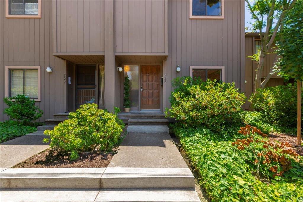 225 Horizon Avenue