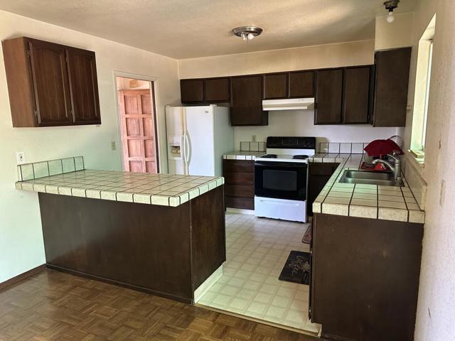 840 N Madeira Avenue, Salinas CA: https://media.crmls.org/mediaz/c13434d5-069e-4696-9fa1-2a19f671890c.jpg
