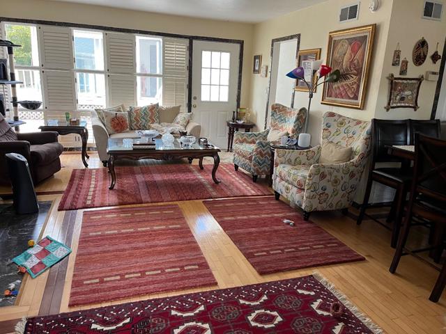 684 Roble Avenue, Menlo Park CA: https://media.crmls.org/mediaz/c13447ad-dade-46d0-be59-186d9ad9782e.jpg