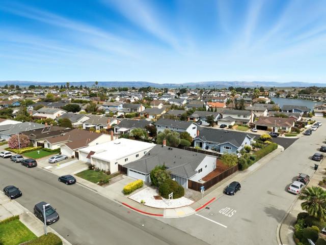 1100 Bounty Drive, Foster City CA: https://media.crmls.org/mediaz/c1344c7d-9f63-471f-a811-24371dad56e9.jpg