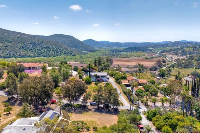 20809 Viento Valle, Escondido CA: https://media.crmls.org/mediaz/c1344cb5-0440-4ea4-a78b-ef6c05751b65.jpg