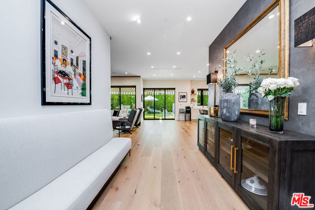 4365 Kraft Avenue, Studio City CA: https://media.crmls.org/mediaz/c13484b7-1478-4ac3-a01c-6cb8633e59c4.jpg