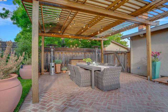 3644 Ashwood Drive, Pleasanton CA: https://media.crmls.org/mediaz/c13505d8-44d3-4248-9283-f37c97d41fa1.jpg