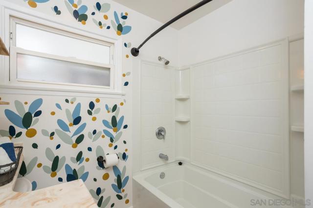 1187 Tangerine St, El Cajon CA: https://media.crmls.org/mediaz/c13563be-0979-41da-b0f7-b3550e4f7998.jpg