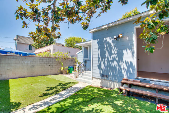 848 MARCO Place, Venice CA: https://media.crmls.org/mediaz/c1360ffd-0582-4e89-b0d6-7e0d8c3a8e84.jpg