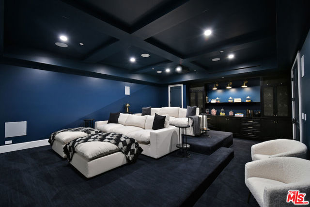 416 21st Place, Santa Monica CA: https://media.crmls.org/mediaz/c136e866-e06b-4a41-918a-3d282fc57329.jpg