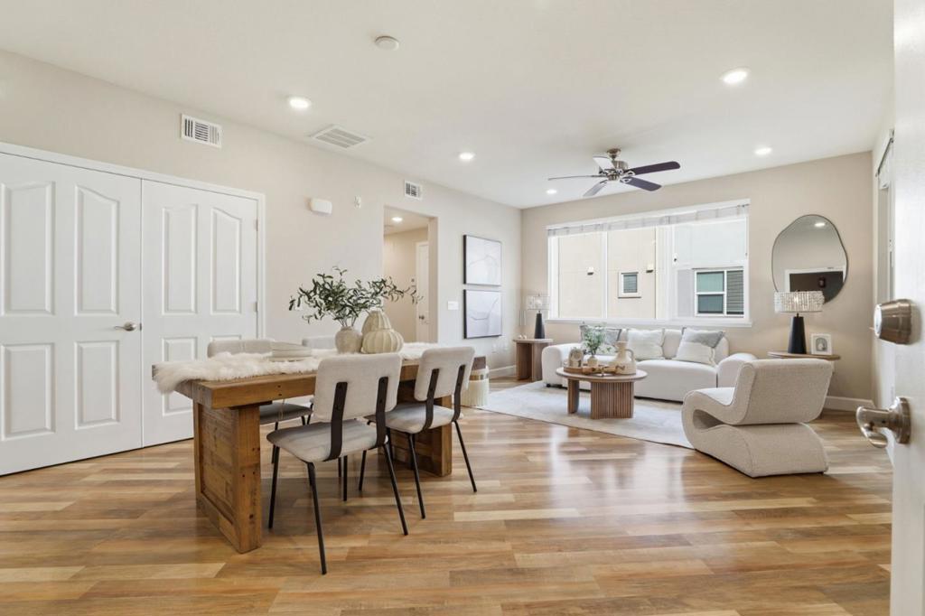 1120 Karby Terrace #203