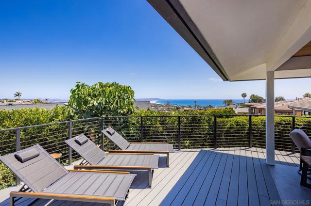 5560 Moonlight Lane, La Jolla CA: https://media.crmls.org/mediaz/c137c144-9fb0-4ee2-aa12-4d972eba8fd6.jpg