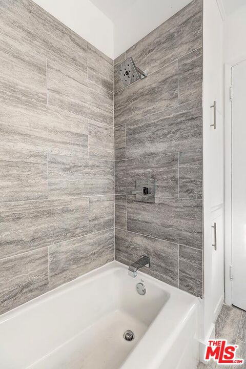 https://media.crmls.org/mediaz/c138158f-544b-4f7f-9afb-5dfea49404d5.jpg?preset=X-Large