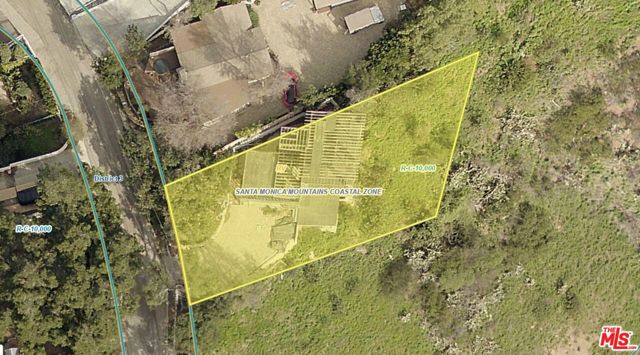 26565 Ocean View Drive, Malibu CA: https://media.crmls.org/mediaz/c13821b8-d1c5-4302-be55-2fca2615937a.jpg