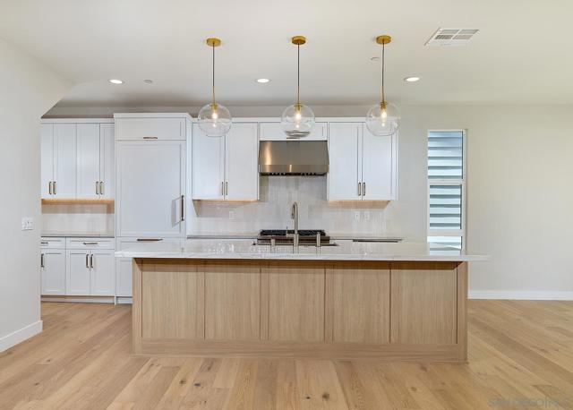 563 N Vulcan Ave, Encinitas CA: https://media.crmls.org/mediaz/c1382b50-952c-42fe-92ab-8182700ade18.jpg