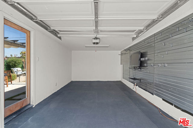 5832 South Van Ness Avenue photo 20