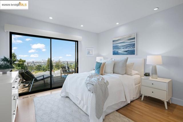 310 Pacific Ave, Piedmont CA: https://media.crmls.org/mediaz/c138d4c5-26a2-4a59-bb5a-db55e211e141.jpg