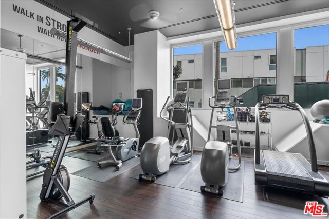 310 Washington Boulevard, Marina del Rey CA: https://media.crmls.org/mediaz/c1395397-2128-43a8-863f-c619892034a2.jpg