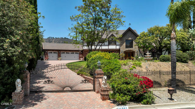 11395 Highridge Court, Camarillo CA: https://media.crmls.org/mediaz/c13afee8-53f0-403f-b333-5dca552a9f92.jpg