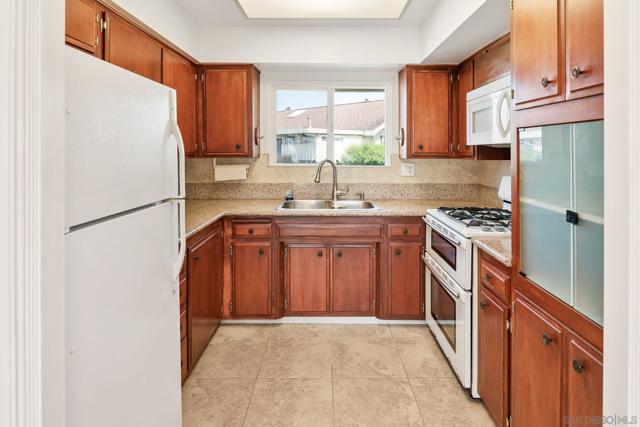 3685 N Vista Campana, Oceanside CA: https://media.crmls.org/mediaz/c13b5117-c6a3-4643-b8cb-b6c2beeda064.jpg