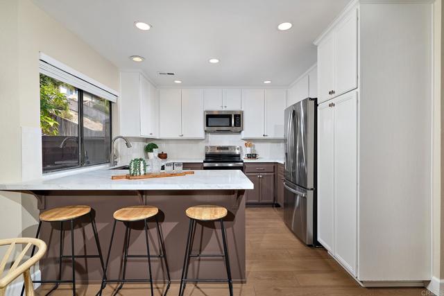 Detail Gallery Image 12 of 28 For 3045 Greenwich St, Carlsbad,  CA 92010 - 4 Beds | 2/1 Baths