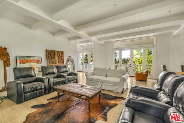 9669 Oak Pass Road, Beverly Hills CA: https://media.crmls.org/mediaz/c13c9944-3580-42e3-b3ce-89f29a09fe89.jpg