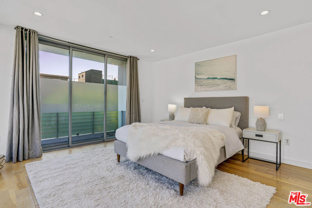 809 Brooks Avenue, Venice CA: https://media.crmls.org/mediaz/c13cbf1d-4d60-48a7-bb6d-b2a1dbfbfe83.jpg