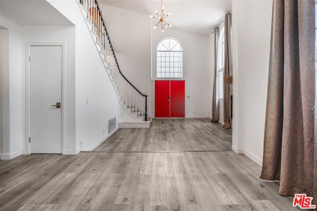 2481 S Bundy Drive, Los Angeles CA: https://media.crmls.org/mediaz/c13cf148-4f65-4e5f-bef2-eaeef1ce4158.jpg