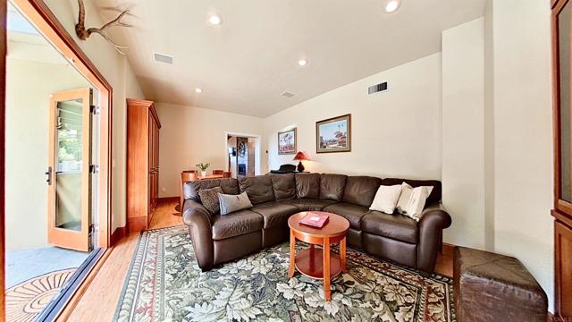 Detail Gallery Image 14 of 54 For 2195 Basswood Ave, Carlsbad,  CA 92008 - 3 Beds | 2 Baths