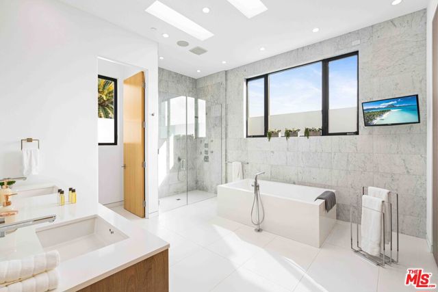 832 N Sierra Bonita Avenue, Los Angeles CA: https://media.crmls.org/mediaz/c13d9138-4671-41d8-99fd-1ccbca4c691e.jpg