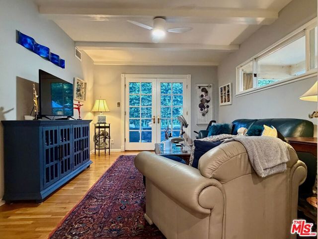 13957 Chandler Boulevard, Sherman Oaks CA: https://media.crmls.org/mediaz/c13dae1d-202d-4400-ad4f-91e0ff7bcee4.jpg