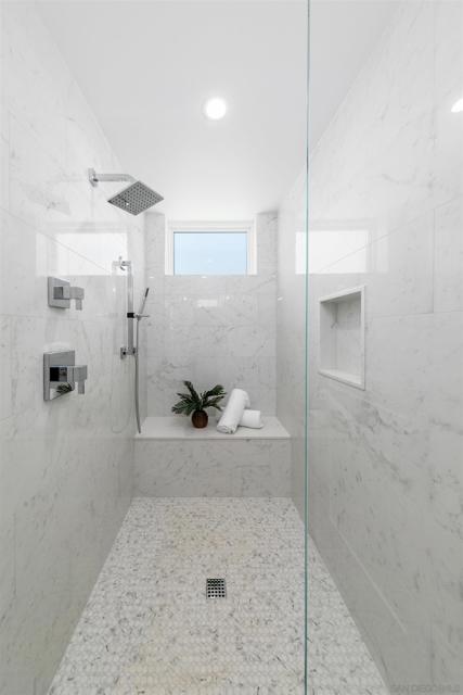 478 Orange Ave, Coronado CA: https://media.crmls.org/mediaz/c13dea42-e6ab-4384-8b87-5dc4d9151b7c.jpg