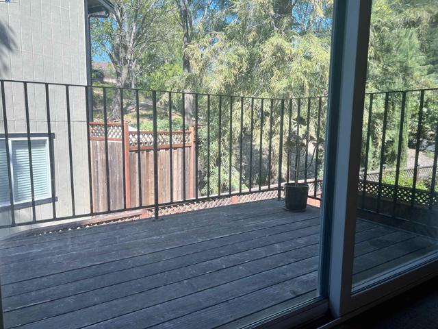 2418 Twinflower Ct, Martinez CA: https://media.crmls.org/mediaz/c13f8af1-9de4-4d8e-9166-df181289be55.jpg