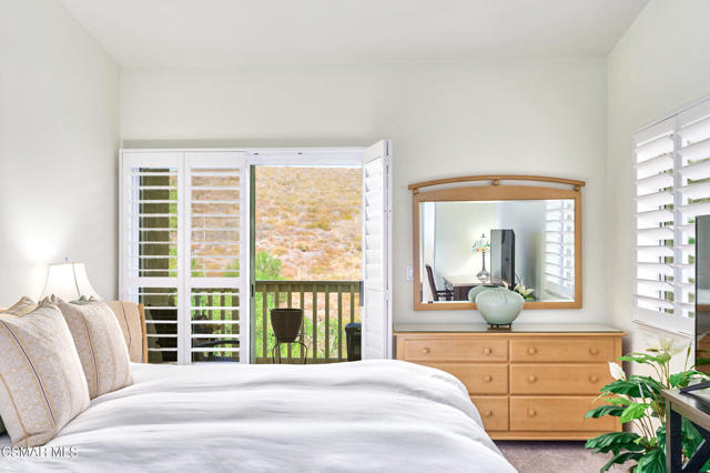 675 Oak Run Trail, Oak Park CA: https://media.crmls.org/mediaz/c13fce1c-94ec-4a70-9eaa-e418713a2d5f.jpg