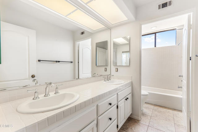 800 Manor Ridge Road, Santa Paula CA: https://media.crmls.org/mediaz/c13fec36-631f-47e3-9a25-f05e2c4f5b8c.jpg