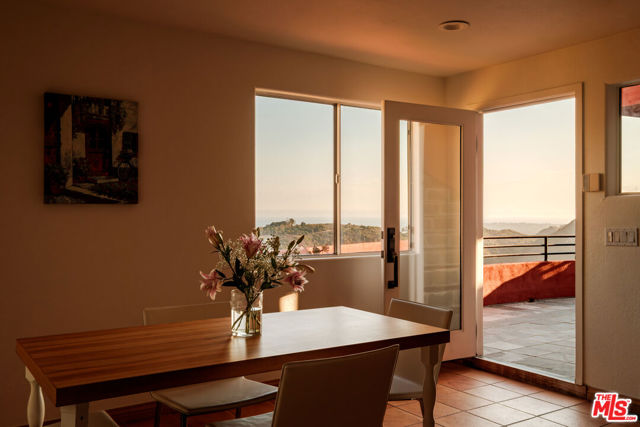 3029 Sequit Drive, Malibu CA: https://media.crmls.org/mediaz/c13fef83-fa85-4ce9-abc7-cfec479f232e.jpg