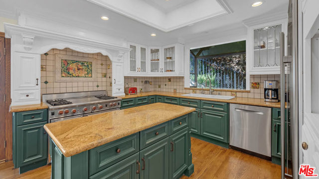 1242 Angelo Drive photo 15