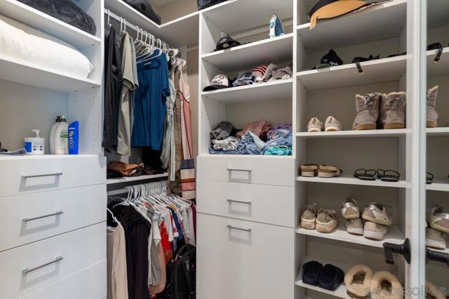 827 Jersey Court, San Diego CA: https://media.crmls.org/mediaz/c140ab08-a047-49a4-bb9b-67e58507ab23.jpg