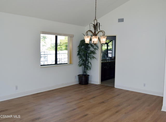 2462 Rikkard Drive, Thousand Oaks CA: https://media.crmls.org/mediaz/c140eb5e-8732-42e2-a6b9-e71b1d8aa6b6.jpg