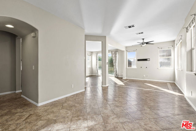 30319 Cedar Oak Lane, Castaic CA: https://media.crmls.org/mediaz/c140f899-7690-4146-b815-967cbe5f0142.jpg