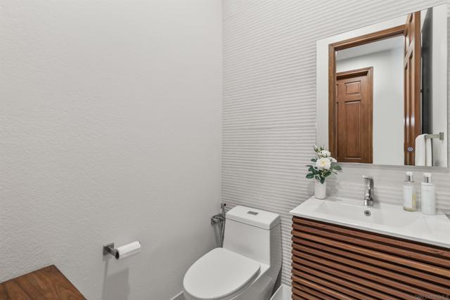 17941 Vista Lomas Dr, Poway CA: https://media.crmls.org/mediaz/c141bc48-819c-45e0-8253-cb0fc7e2c416.jpg