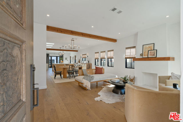 1280 S Sycamore Avenue, Los Angeles CA: https://media.crmls.org/mediaz/c142c7ba-db5e-413a-90e4-546fc397bb3f.jpg