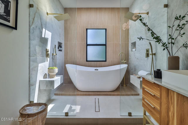 514 W Washington Boulevard, Pasadena CA: https://media.crmls.org/mediaz/c143ad73-eab4-4ebf-9274-32132c1b6c99.jpg