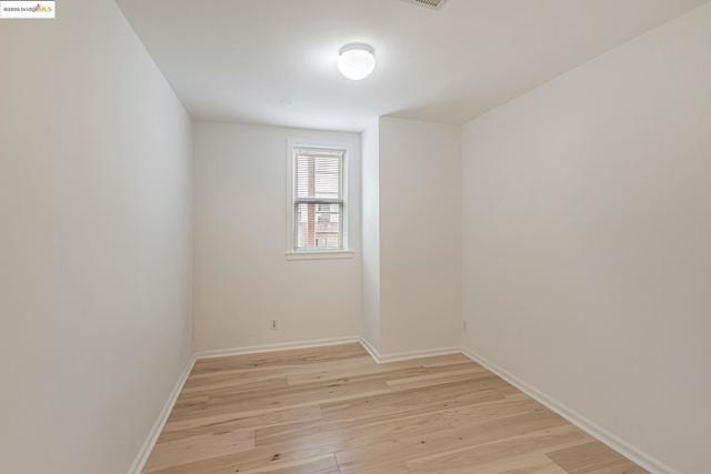 2033 Clement St, San Francisco CA: https://media.crmls.org/mediaz/c1440ead-ef26-4bdc-9008-bb2b5eb3cc7a.jpg