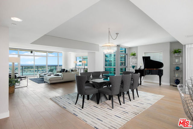 13650 MARINA POINTE Drive, Marina del Rey CA: https://media.crmls.org/mediaz/c1442fe9-41cf-42f9-9e10-2cdc59711e8e.jpg