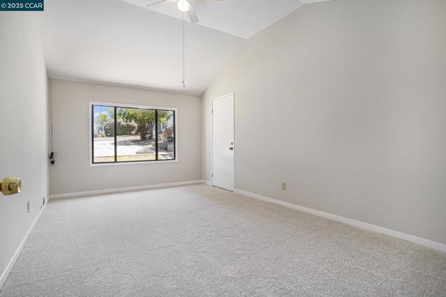 18367 Apricot Way, Castro Valley CA: https://media.crmls.org/mediaz/c14485e1-6049-4eb3-a907-43fddbc66f0d.jpg