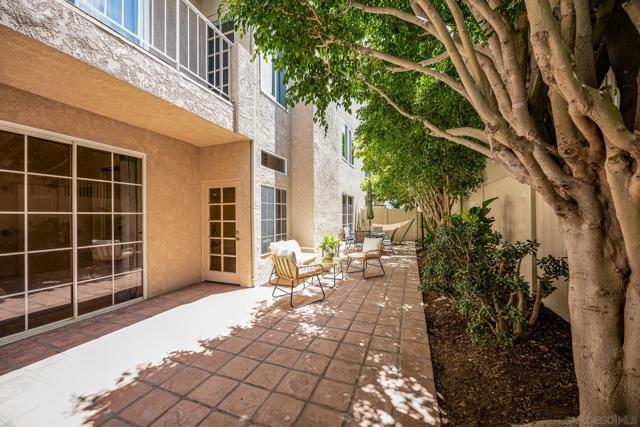 521 Arbor Dr, San Diego CA: https://media.crmls.org/mediaz/c1457168-d4b4-4cc6-a1a9-e338e327c174.jpg