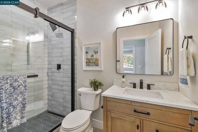 945 Yorkshire Ct, Lafayette CA: https://media.crmls.org/mediaz/c1457653-a967-4cfa-854e-79303379f041.jpg