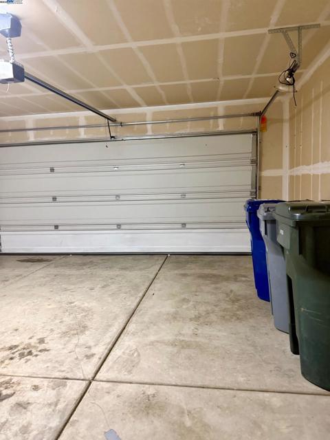 105 Harp Ct, Merced CA: https://media.crmls.org/mediaz/c14635a8-8920-4d6d-b285-32031b9b0c5a.jpg